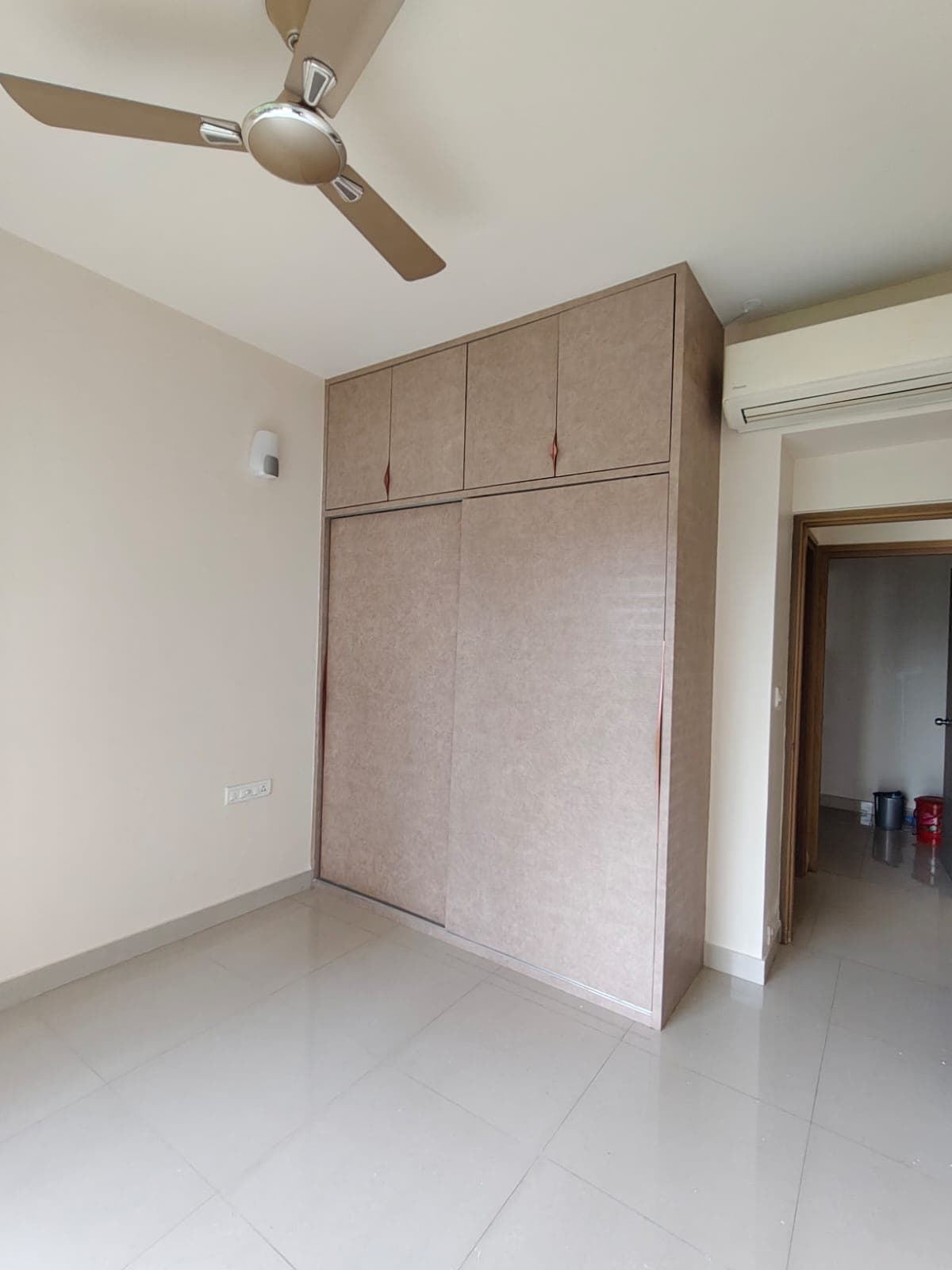 PS One10 — 2 BHK Semi-Furnished Residence for Rent — Photo 11