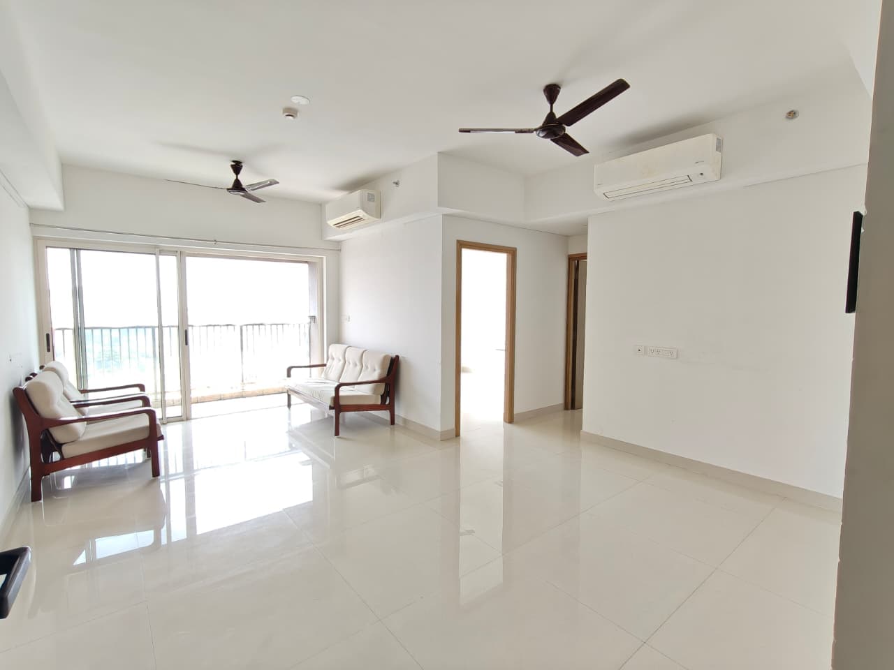 PS One10 — 3 BHK 3 Bath Semi-Furnished Flat for Rent