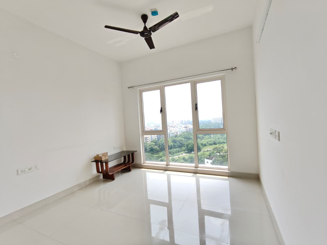PS One10 — 3 BHK 3 Bath Semi-Furnished Flat for Rent — Photo 6