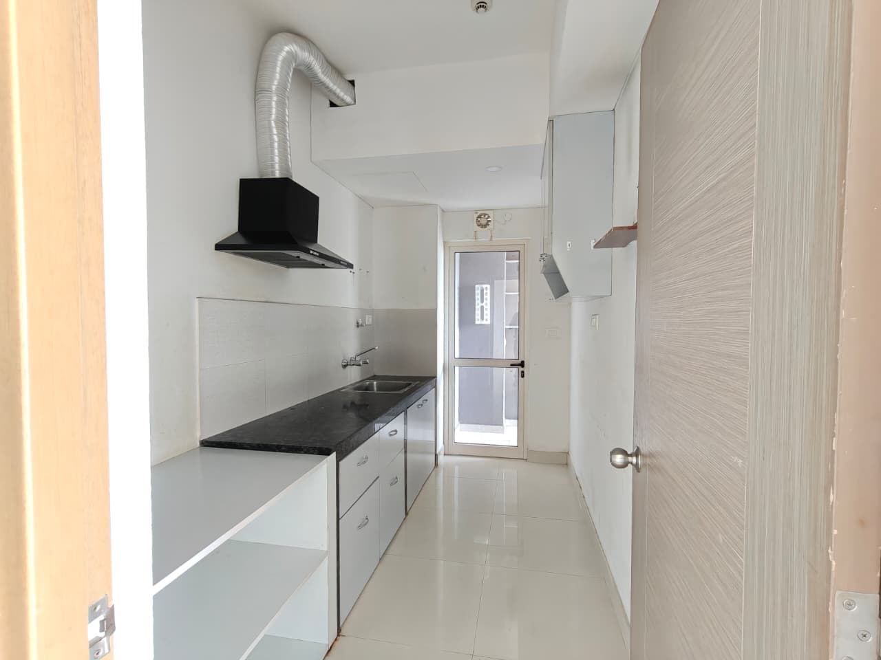 PS One10 — 3 BHK 3 Bath Semi-Furnished Flat for Rent — Photo 9