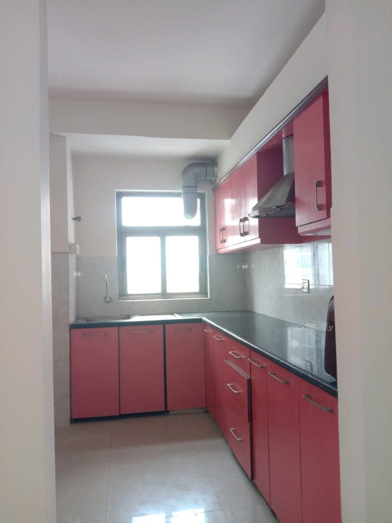 TATA Eden Court — 3 BHK 10th Floor Semi-Furnished Resale — Photo 16