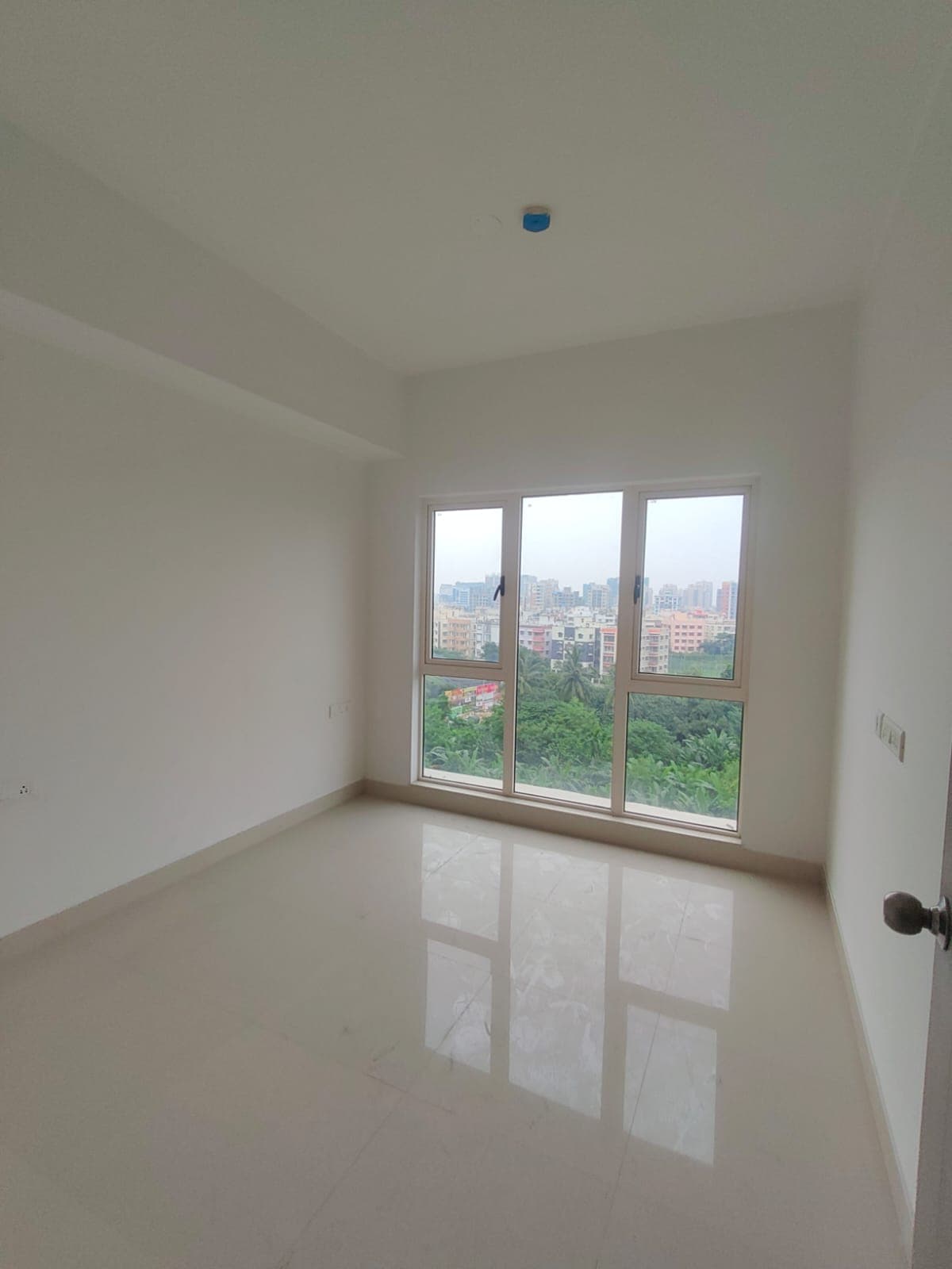 PS One10 — 2.5 BHK Unused Brand New Resale Apartment — Photo 2